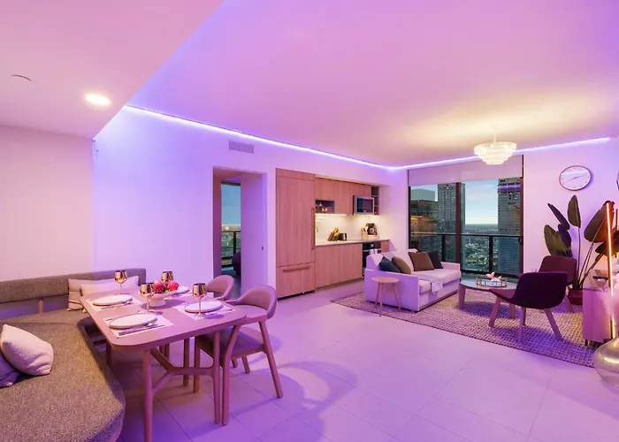 Stunning Lux 2 Bed 2 Bath With Panoramic View From Balcony